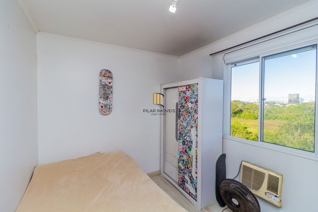 Apartamento com 2 dormitórios e 1 vaga de garagem no Bairro Humaitá