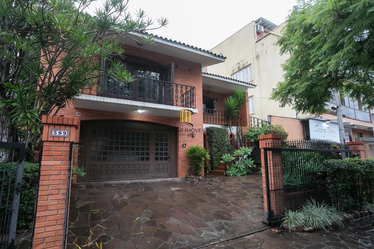 Casa à venda com 280m², 4 quartos e 2 vagas no bairro Auxiliadora
