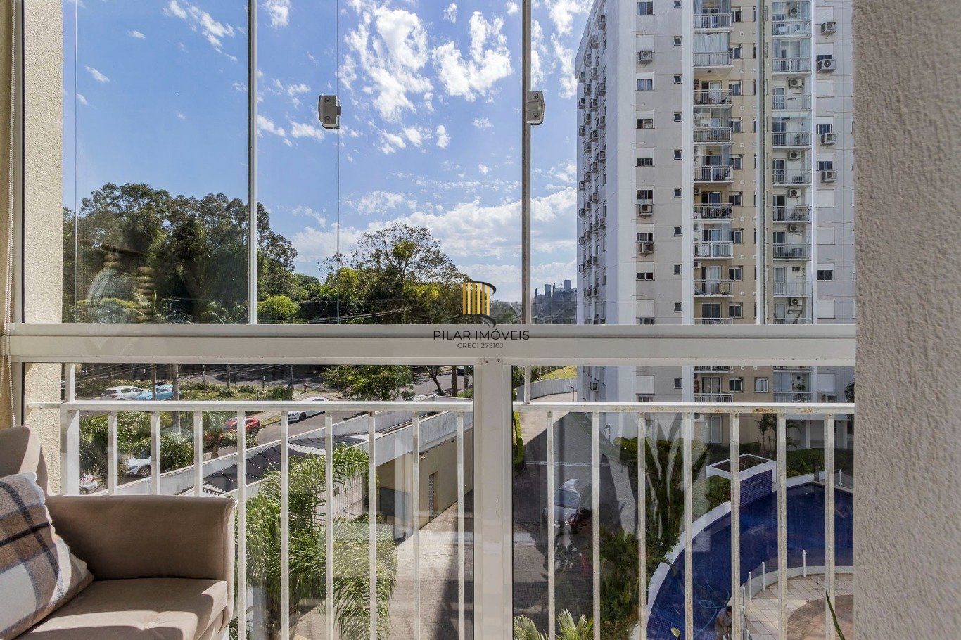 Apartamento 2 Dormitórios com Suíte, elevador e 2 Vagas no Alto Petrópolis