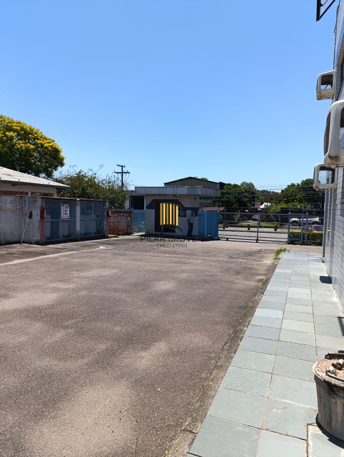 Pavilhão com 2500m de área construida no bairro Sarandi