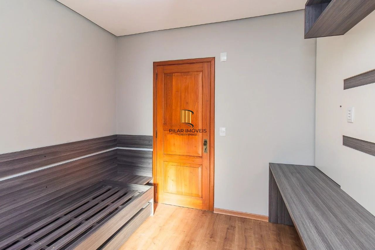 Cobertura de 3 quartos com piscina e 2 vagas no Bairro Mont Serrat.