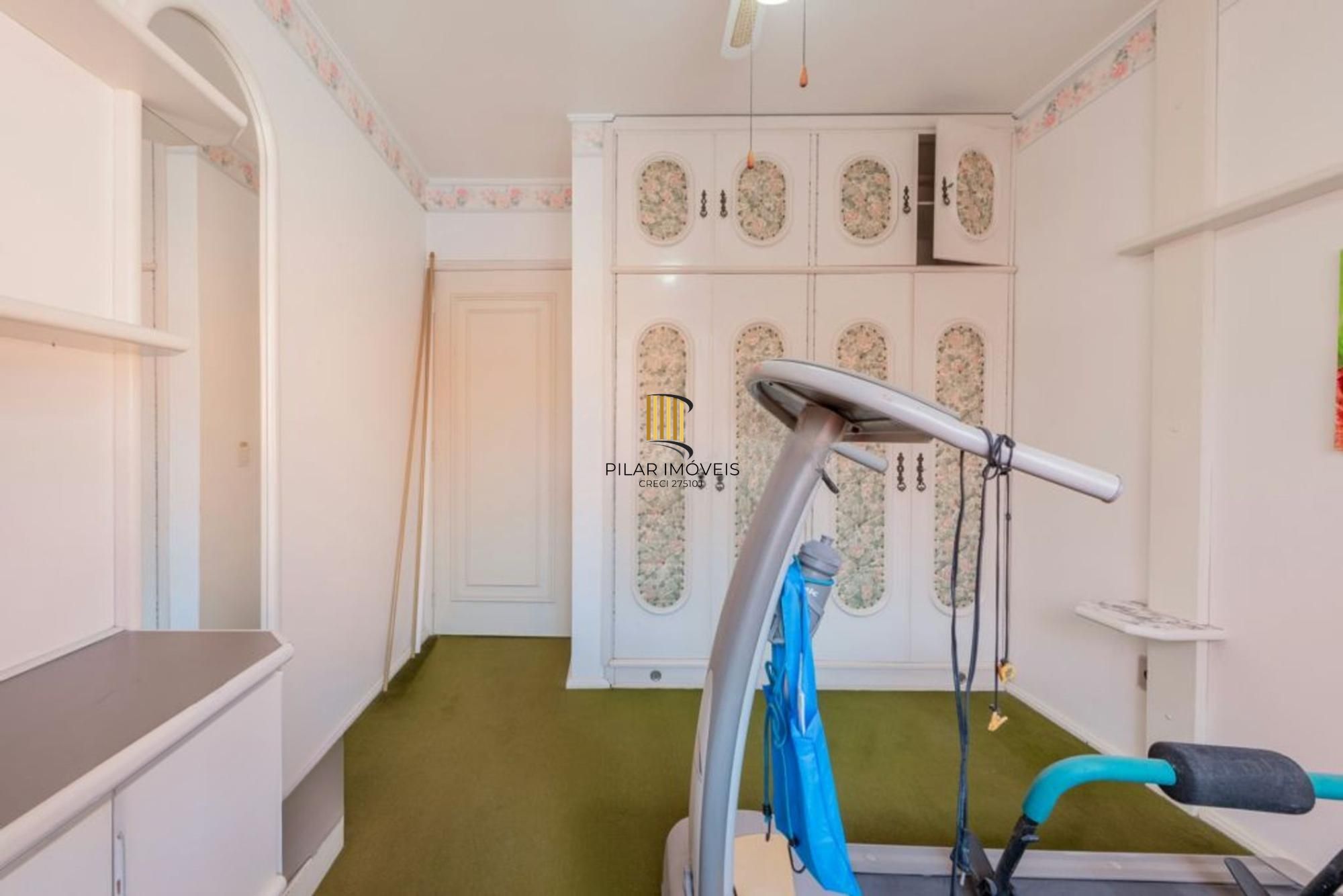 Casa com 3 dormitórios,1 suíte, 4 banheiros e 4 vagas, 203m² no Jardim Itu.