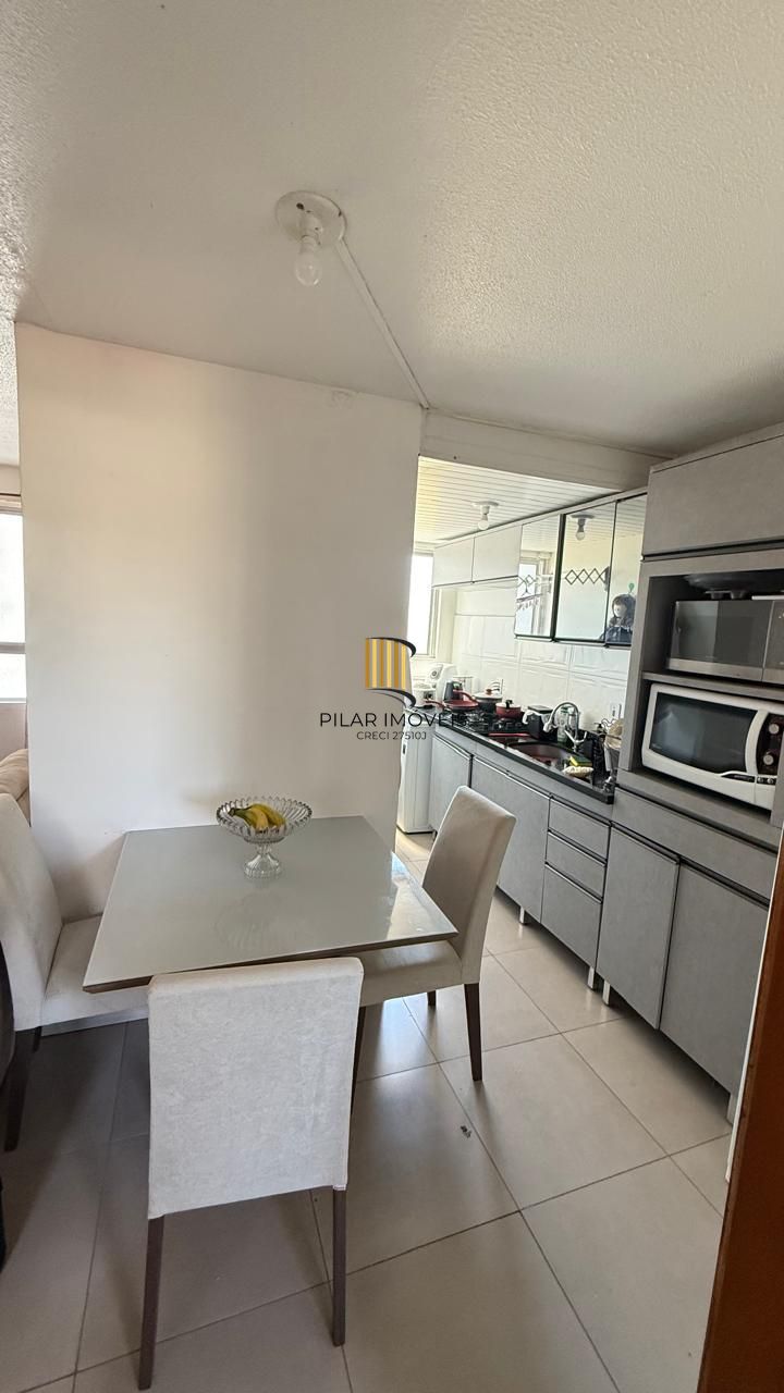 Apartamento semi mobiliado de 2 quartos e 1 vaga no bairro Rubem Berta