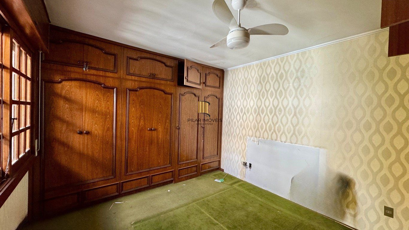 Casa com 350m², 4 quartos, 2 Suítes à venda em Azenha, Porto Alegre.