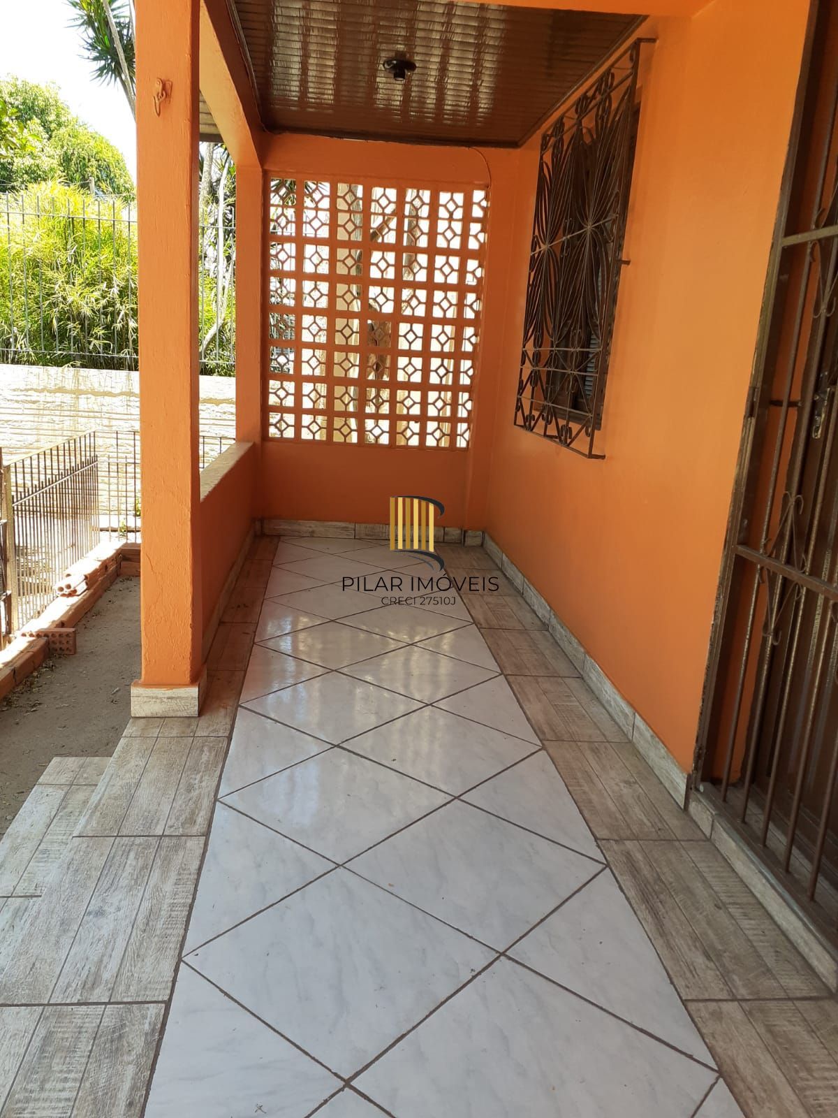 Duas Casas no Mesmo Terreno com 169m² e Entradas Independentes