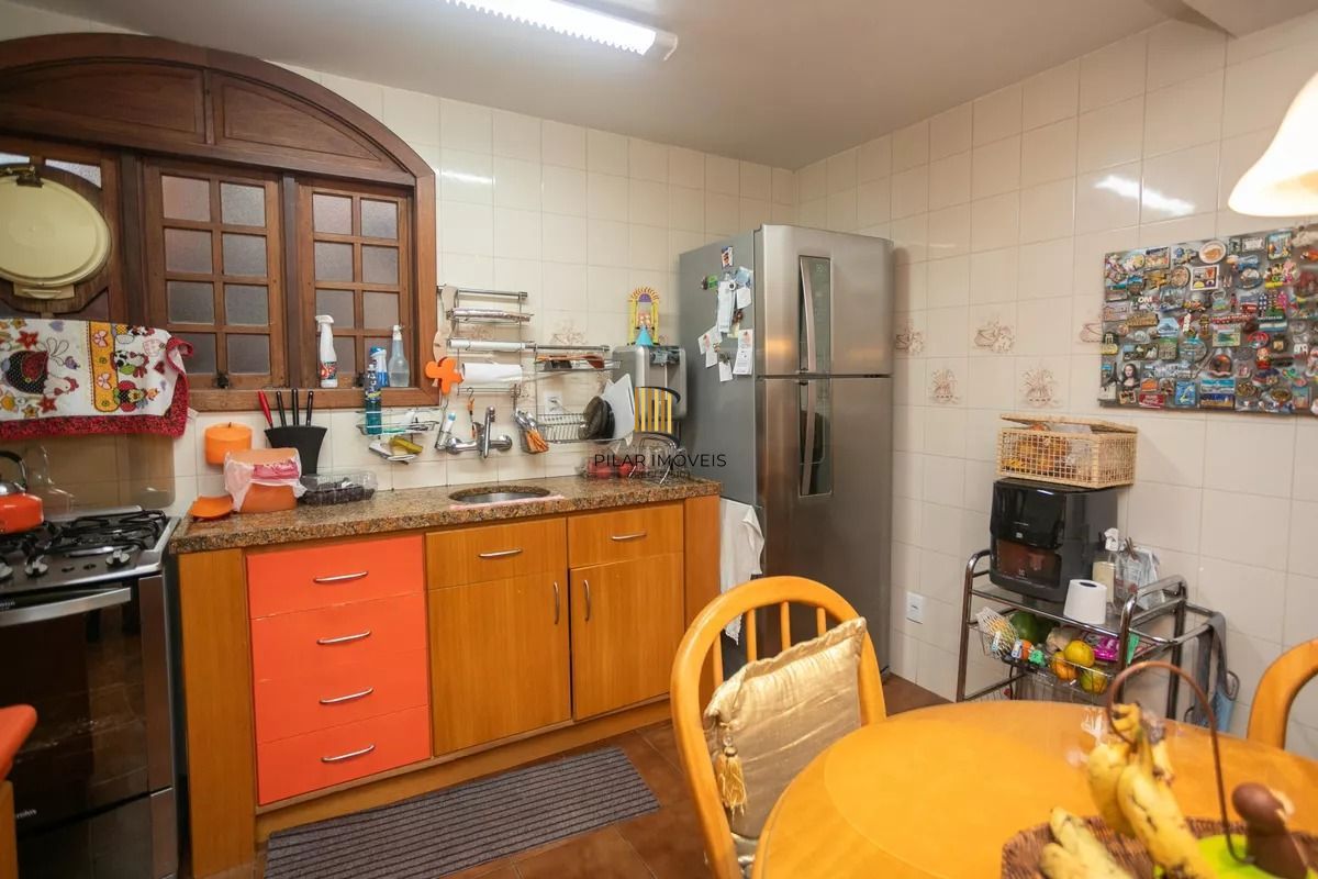 Casa à venda com 280m², 4 quartos e 2 vagas no bairro Auxiliadora