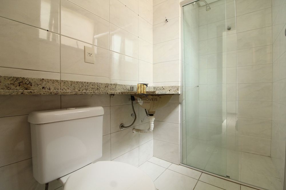 Apartamento com 2 quartos, 1 suíte e 1 vaga de garagem no Bairro Bom Fim.
