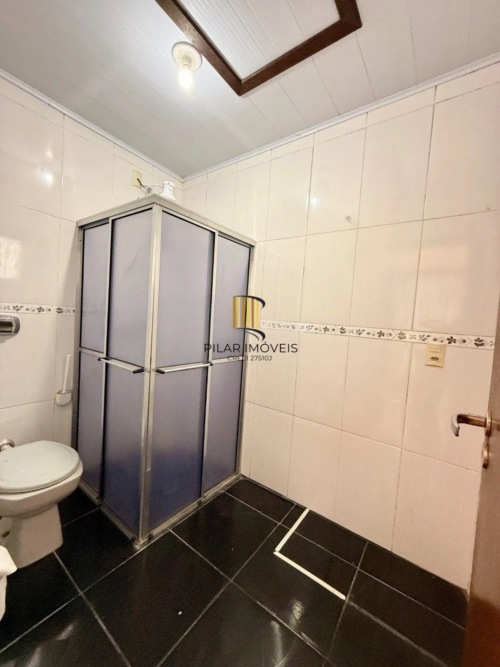 Casa de 4 dormitórios e 3 vagas de garagem em Canoas.