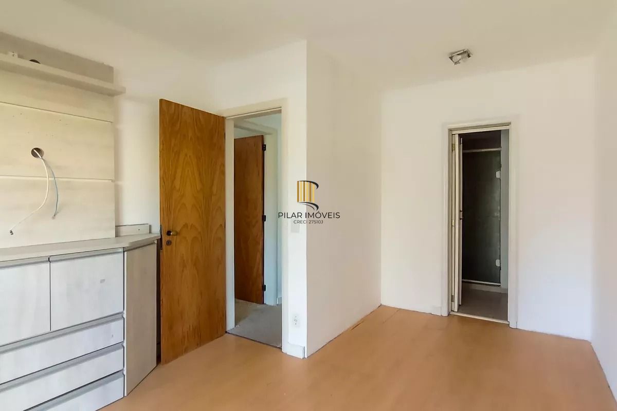 Apartamento com 3 Dormitórios, elevador vaga e 2 Sacadas no Menino Deus