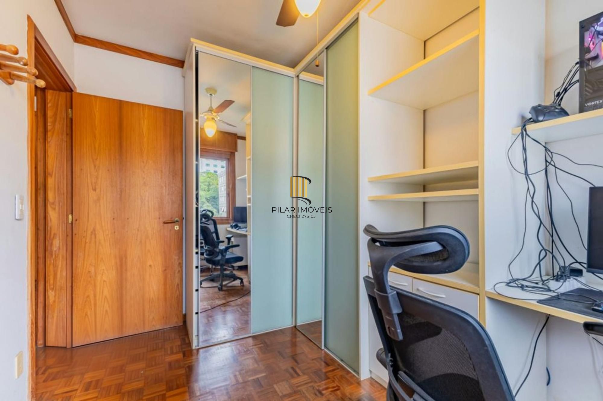 Apartamento com 3 quartos, 1 suíte, 3 vagas e elevador no Bairro São João.