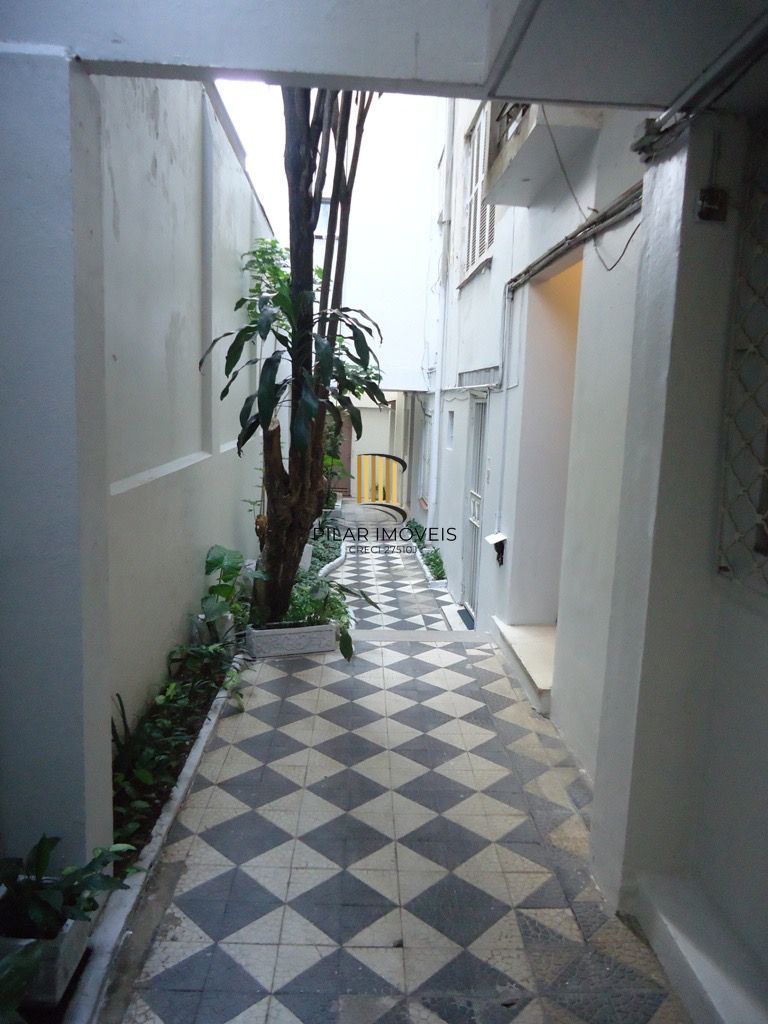 Apartamento 2 dormitórios térreo na Avenida Independência