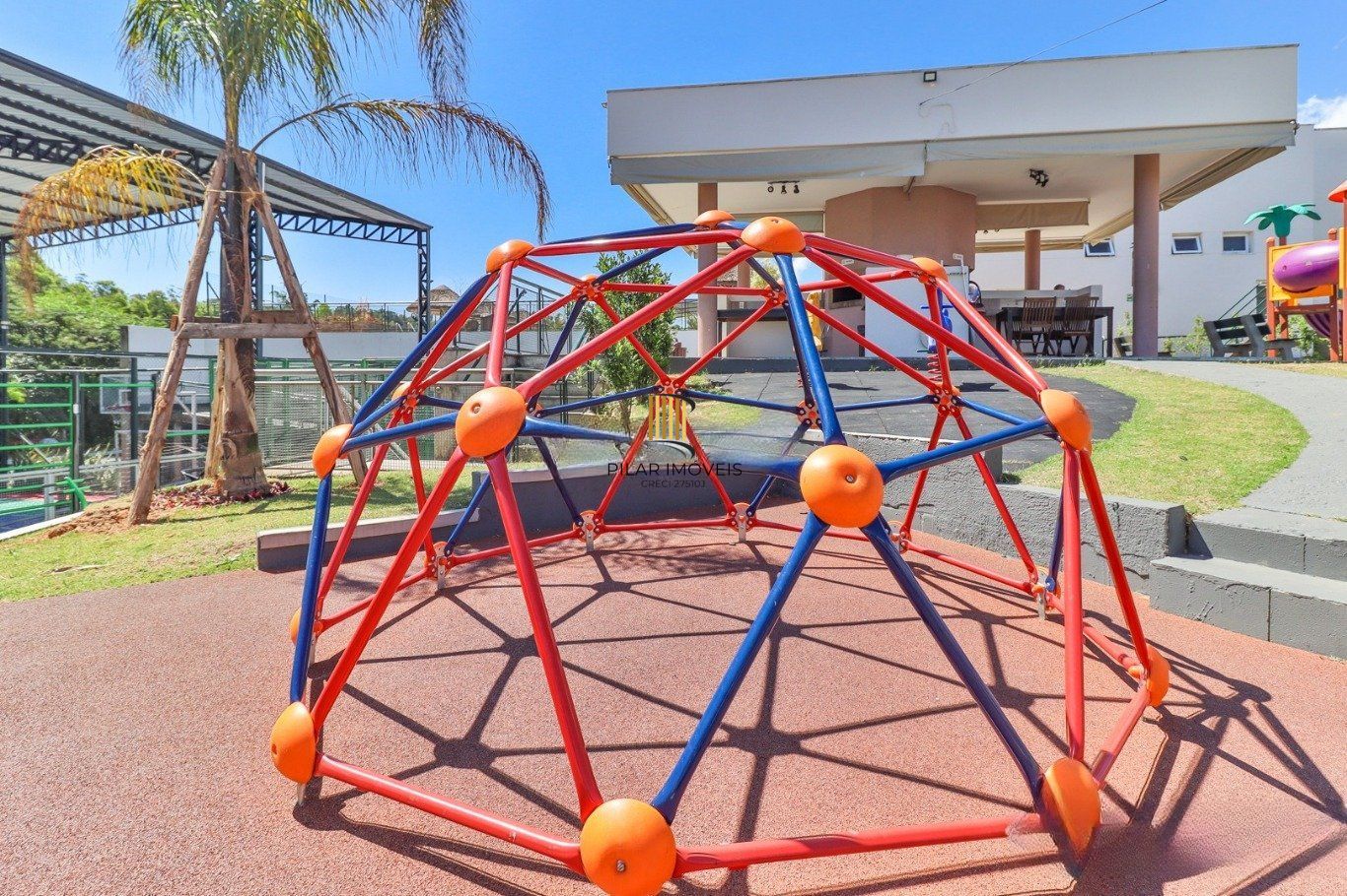 Casa em Condomínio com 3 Dormitórios e Energia Solar na Lomba do Pinheiro