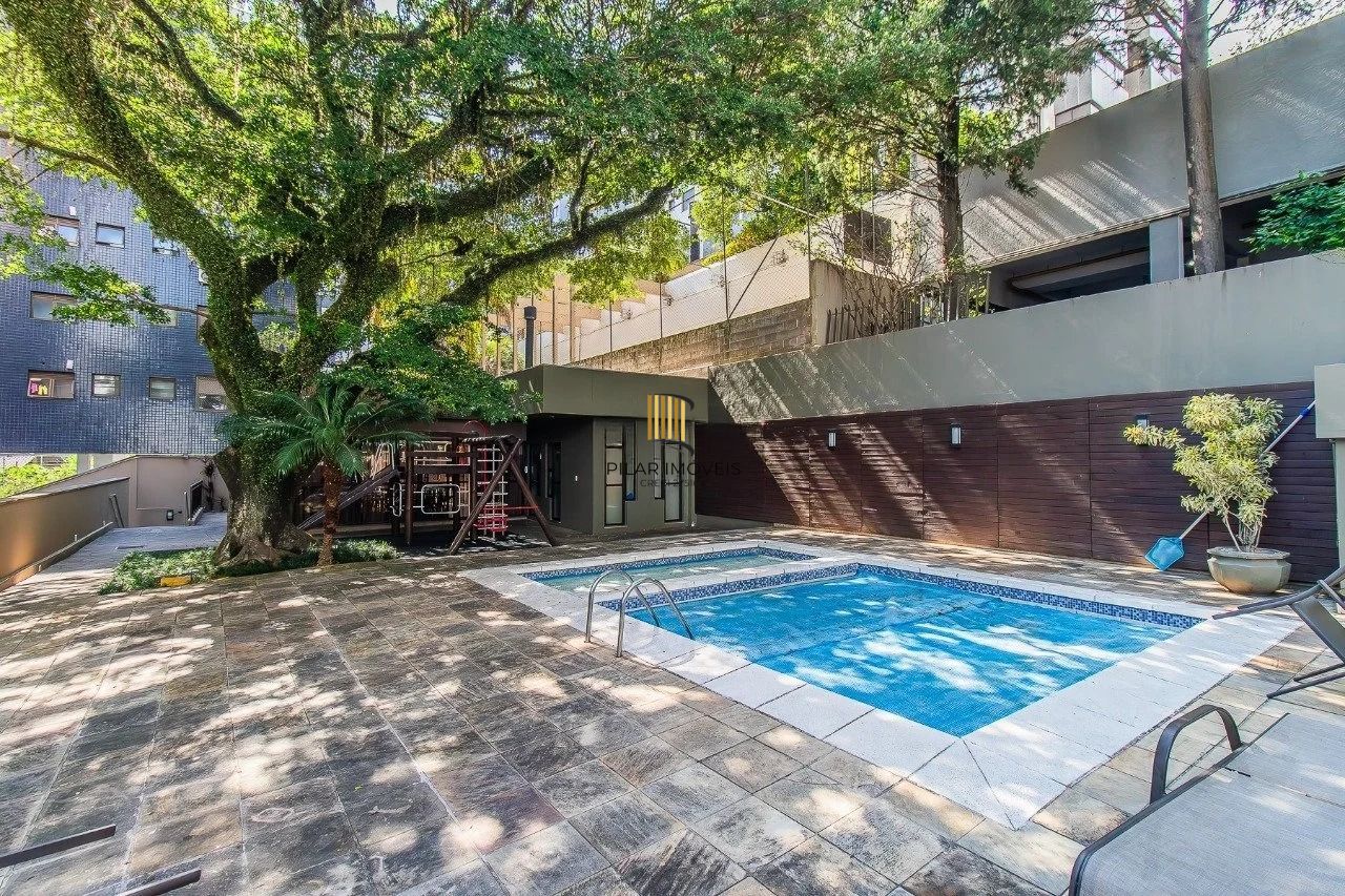 Cobertura de 3 quartos com piscina e 2 vagas no Bairro Mont Serrat.