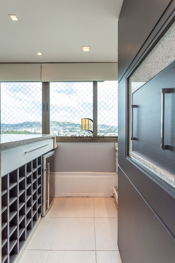 Apartamento de 97m², 2 dormitórios,1suíte, 3 vagas de garagem na rua Guararapes