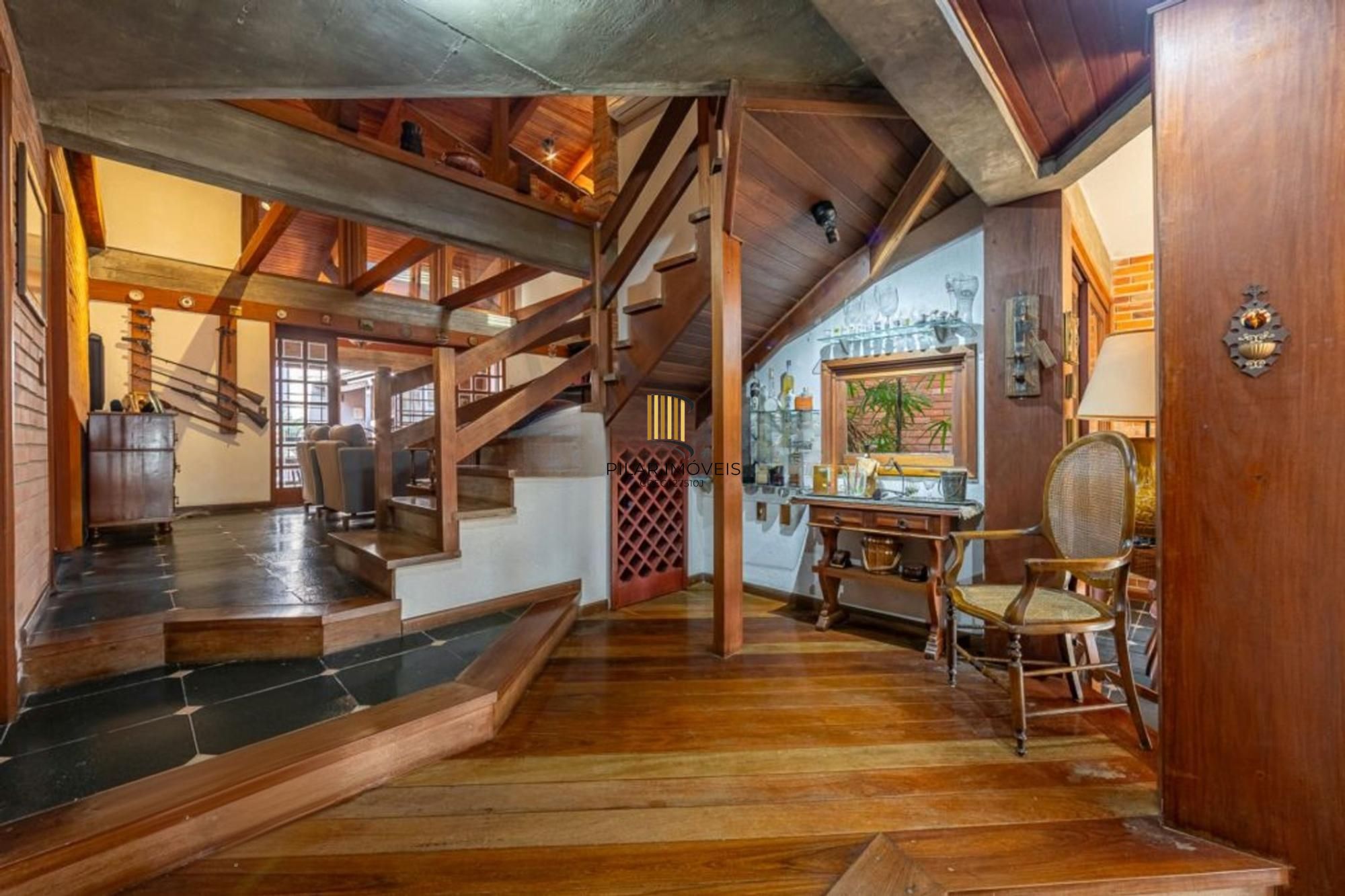 Casa com 4 Quartos, 4 banheiros, 4 vagas e 300 m² á venda  Chácara Das Pedras.