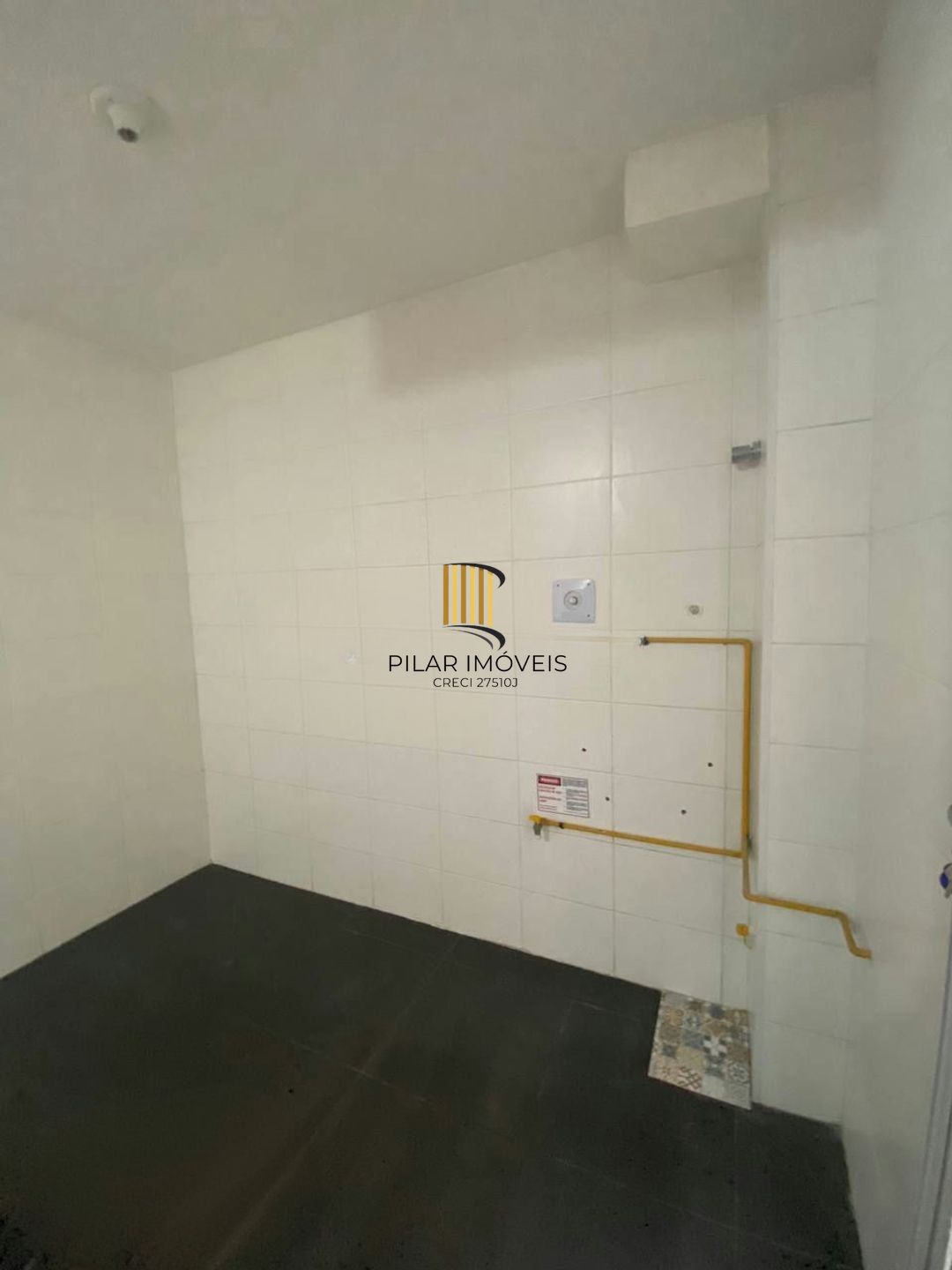 Apartamento de 2 dormitórios, piscina e 1 vaga de garagem em Canoas.