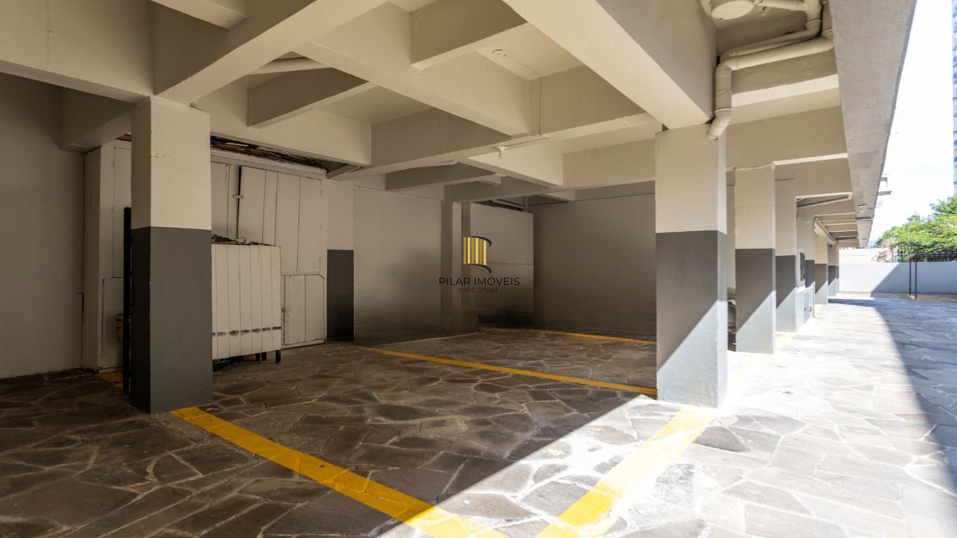 Apartamento com 2 dormitórios e 1 vaga de garagem no Bairro Santana
