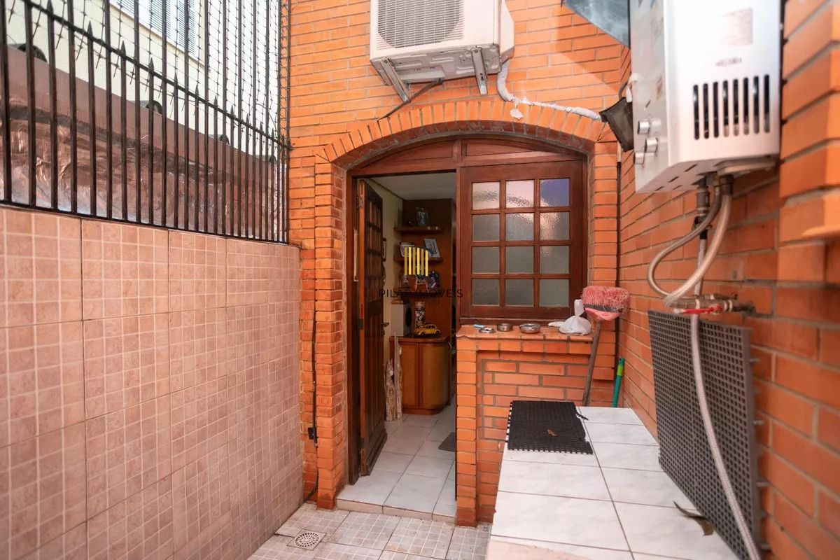 Casa à venda com 280m², 4 quartos e 2 vagas no bairro Auxiliadora