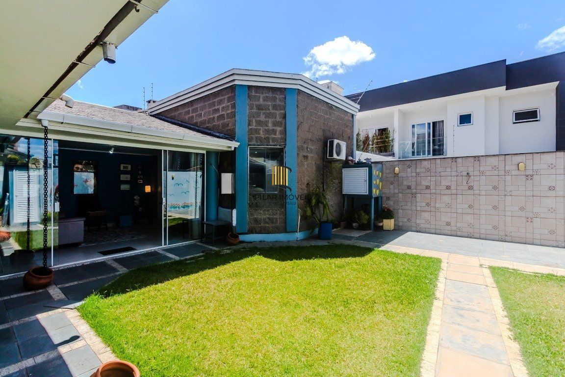 Casa de 4 dormitórios, sendo 1 suíte e 4 vagas de garagem em Canoas.