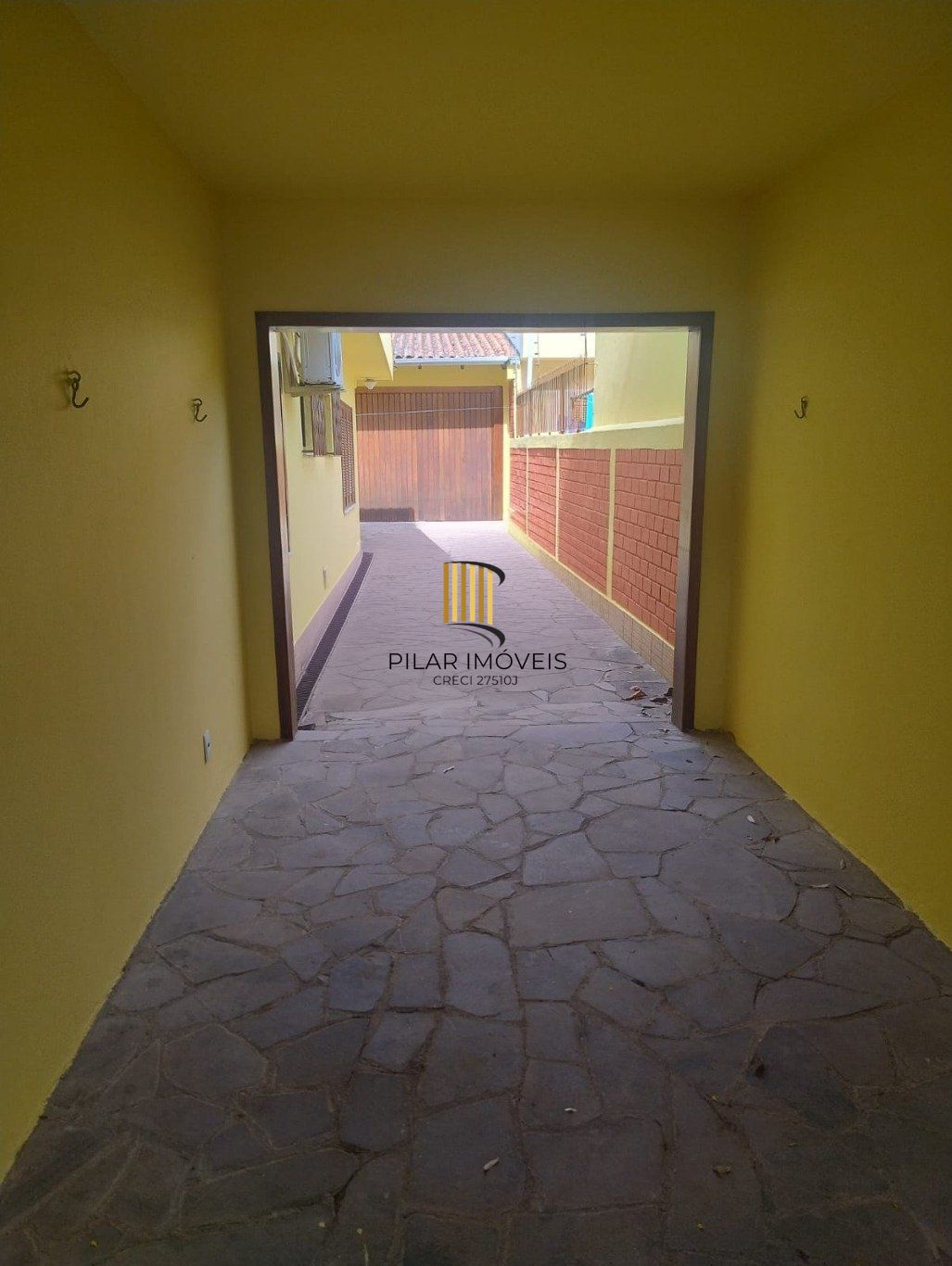 Casa 3 quartos, 4 vagas e churrasqueira no bairro Jardim São Pedro.