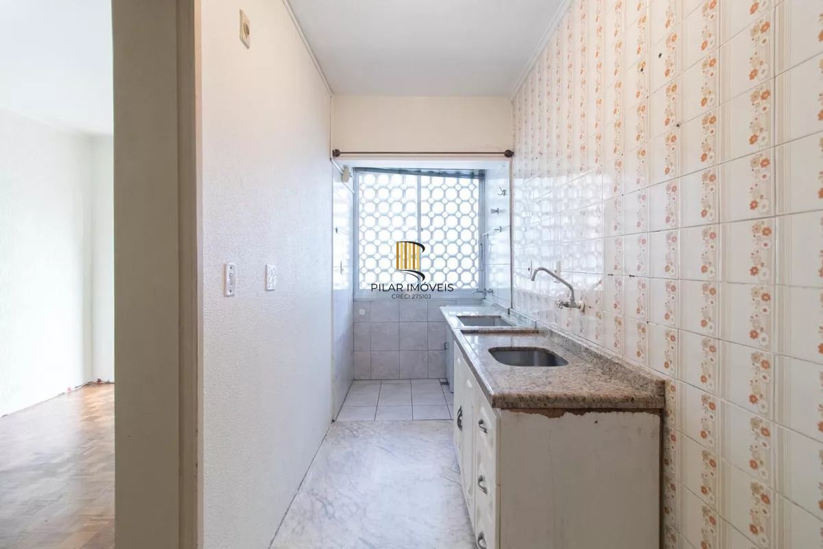 Apartamento 2 dormitórios no Partenon com sacada e 60m²