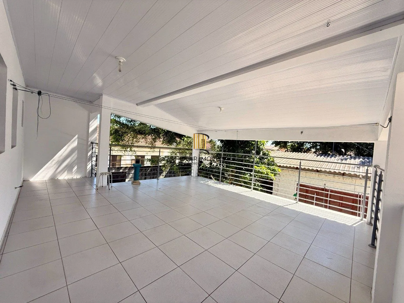 Casa de 4 dormitórios e 3 vagas de garagem em Canoas.