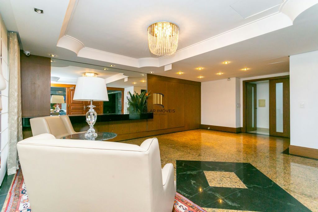 Apartamento de 4 dormitórios, 2 suítes, 2 vagas e elevador na Castro Alves.