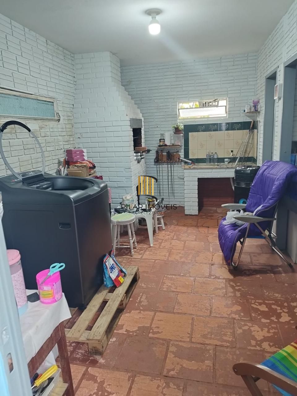 Casa geminada com 3 quartos, vaga de garagem e sacada no bairro Jardim Sabara