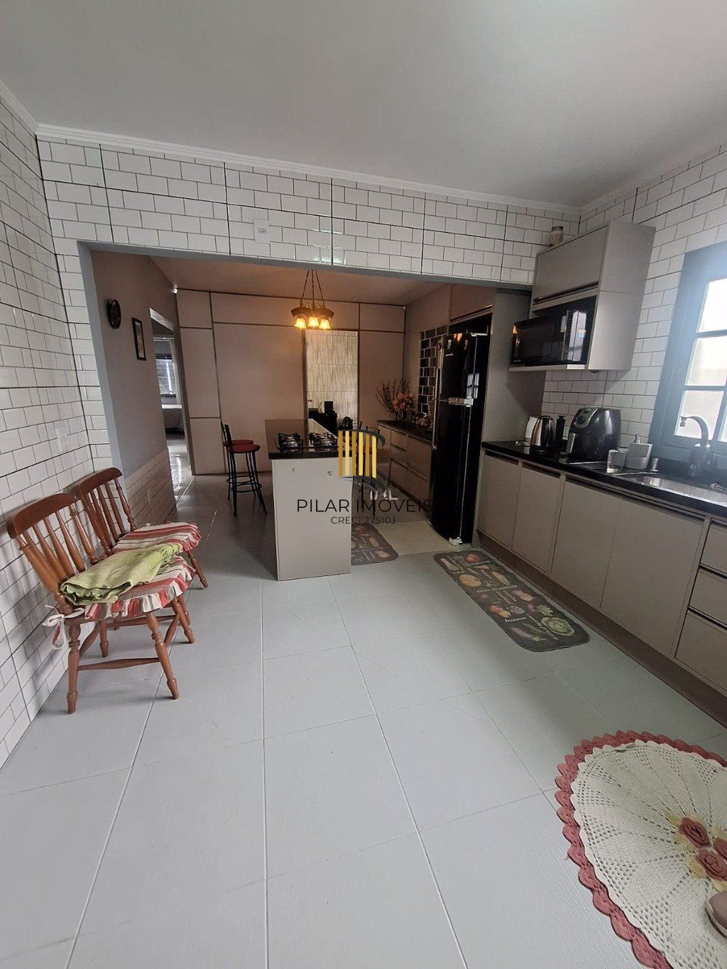 Casa com 2 dormitórios, sendo 1 suíte e 2 vaga de garagem coberta em canoas.