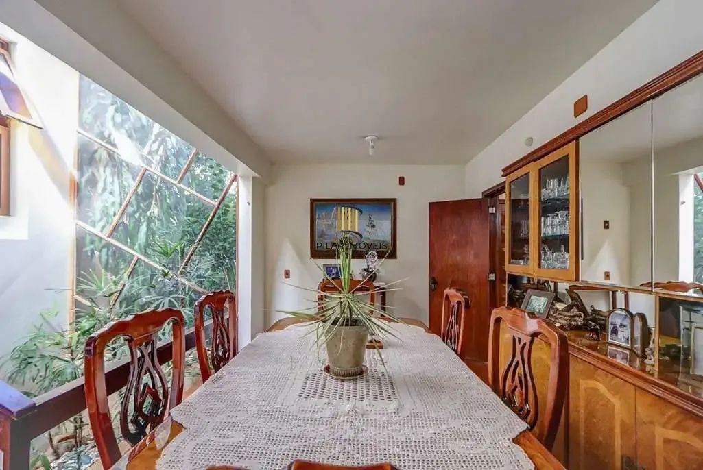 Casa em condominio, 3 quartos, 3 suítes 2 vagas e piscina na Cavalhada.