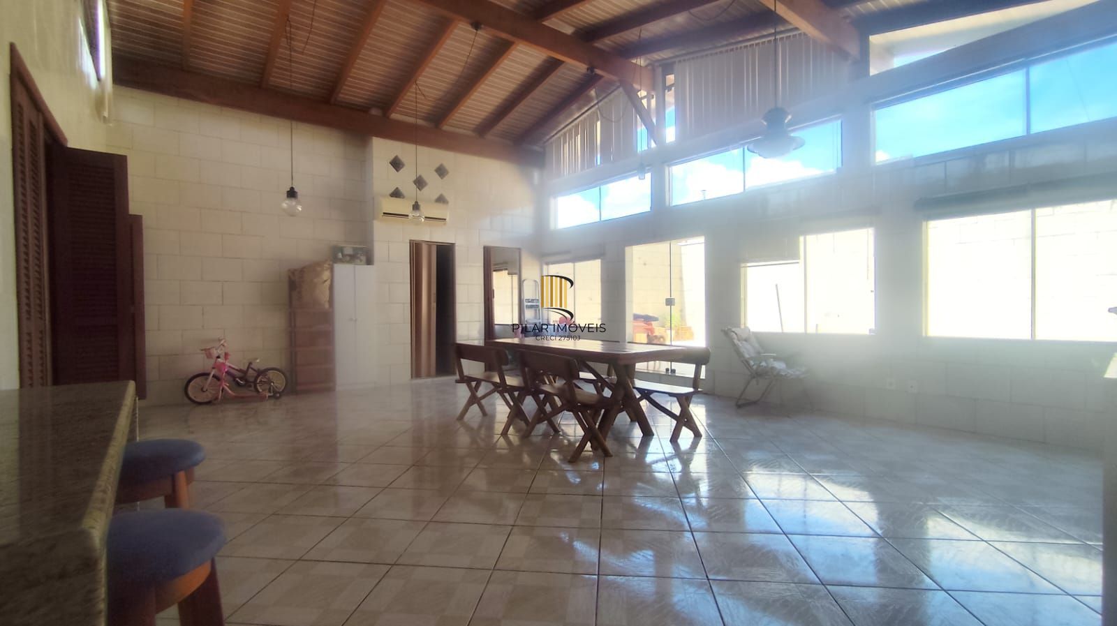 Casa térrea de 3 quartos, suíte, 3 vagas no bairro Santa Fé