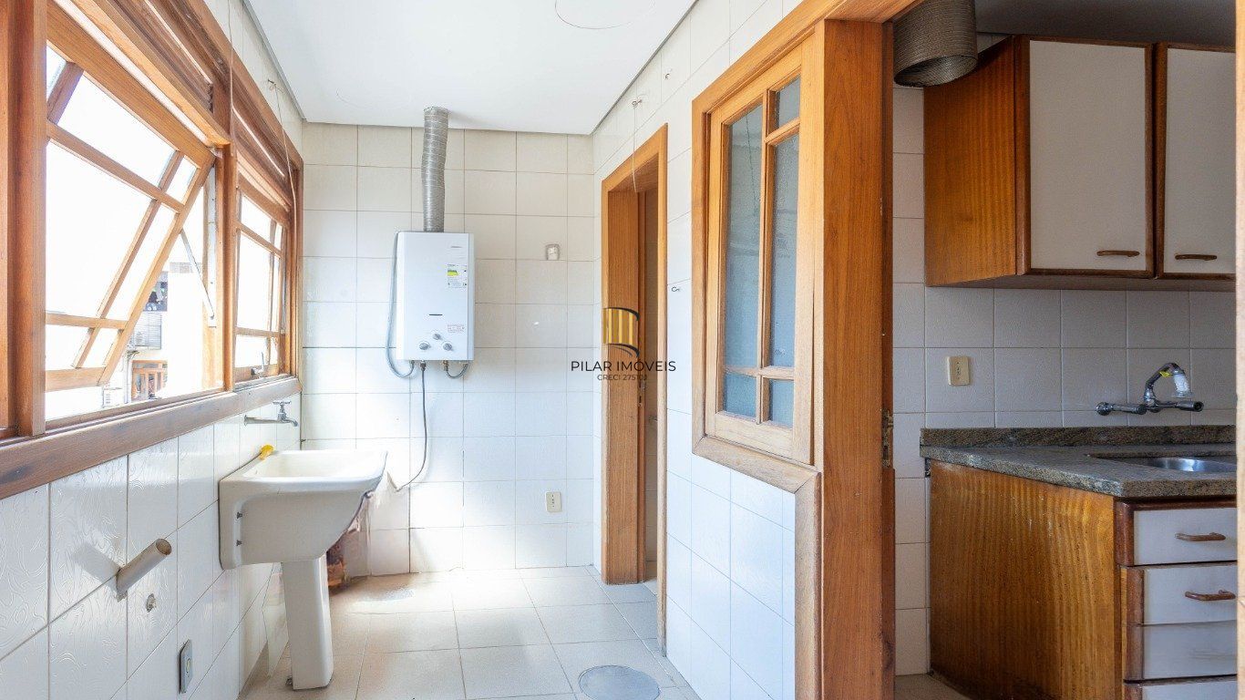 Apartamento 3 Dormitórios, 1 súite, elevador, 2 vagas no Petrópolis.