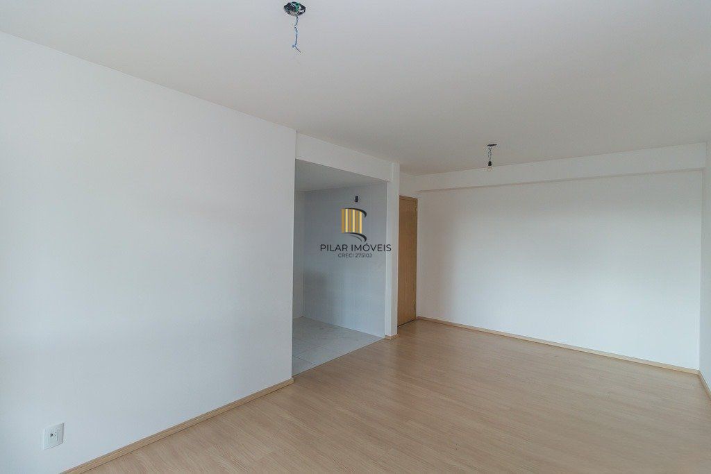 Apartamento com 3 dormitórios, 1 suíte, 1 vaga e elevador no Passo da Areia