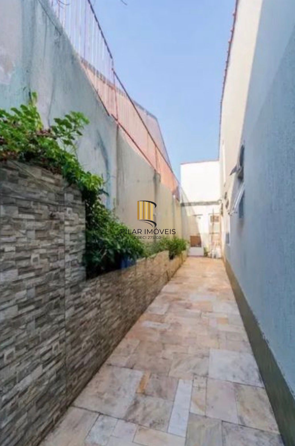 Casa com 3 Quartos e 3 banheiros à Venda, 120 m² por R$ 390.000