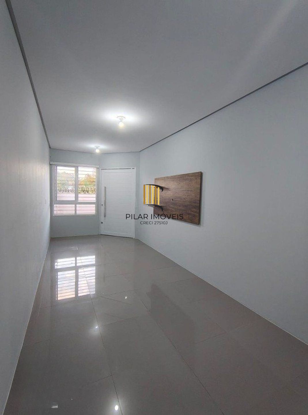 Casa com Lage, 3 dormitórios, 2 vagas de garagem no bairro Guajuviras.