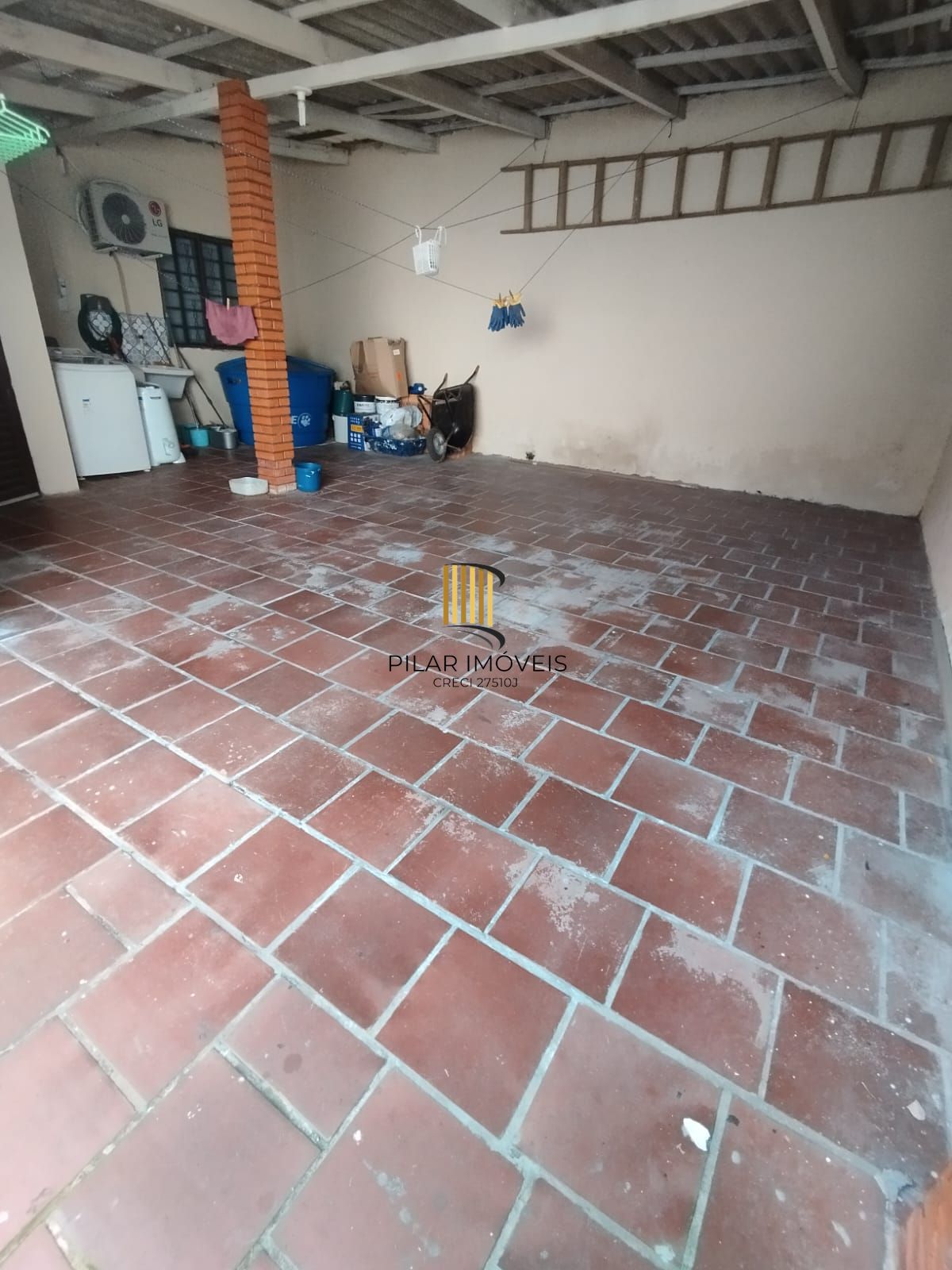 Casa de 4 dormitórios e 2 vagas de garagem em Canoas.