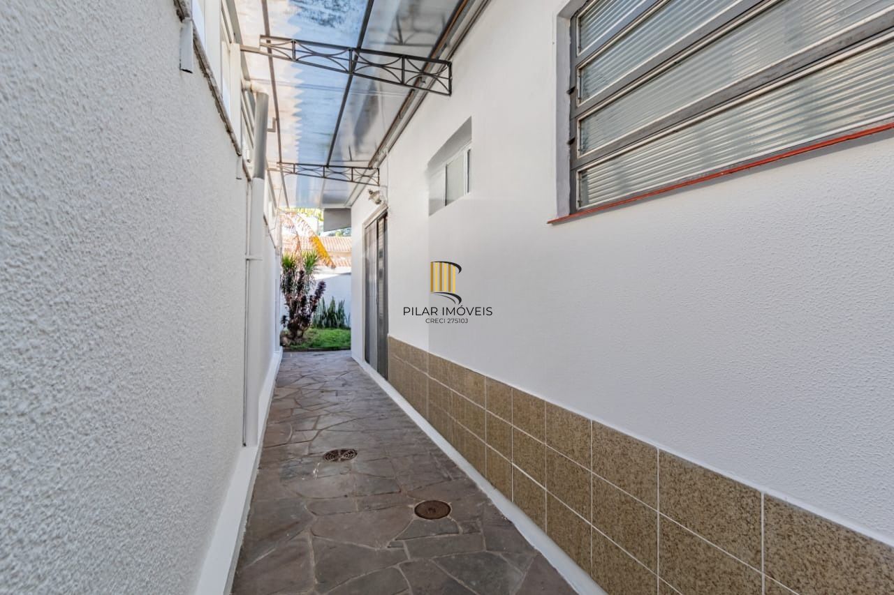 Casa com 3 dormitórios e 4 vagas no Bairro Jardim Lindóia
