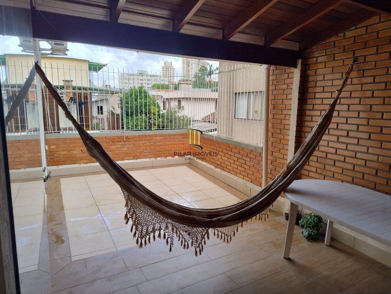 Apartamento 3 quartos com suíte e pátio com 2 vagas no Bairro Passo da Areia