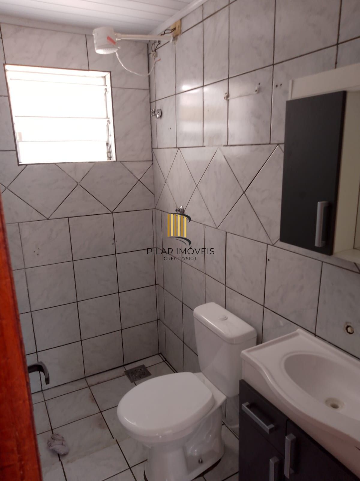 Apartamento térreo com 2 dormitórios no Bairro Parque dos Maias