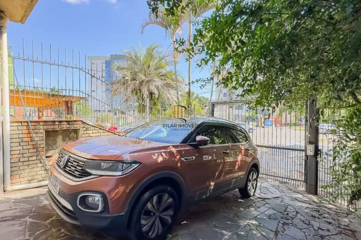 Casa ampla na Vila Ipiranga com 340 m², 4 dormitórios e potencial comercial