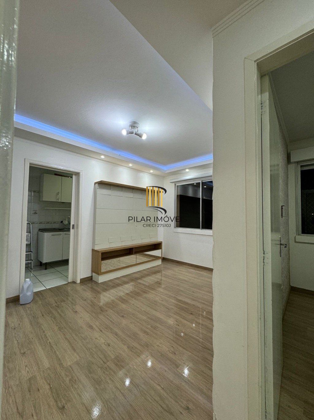 Apartamento semi mobiliado de 2 dormitórios e 1 vaga no bairro Sarandi