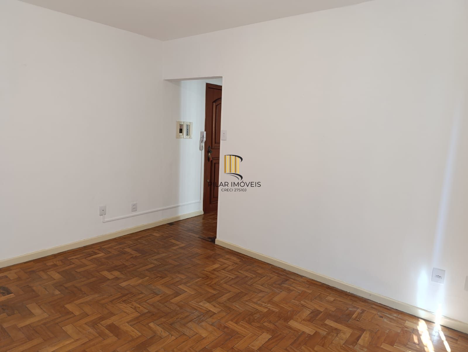 Apartamento térreo de 2 dormitórios e 1 vaga no bairro Praia de Belas