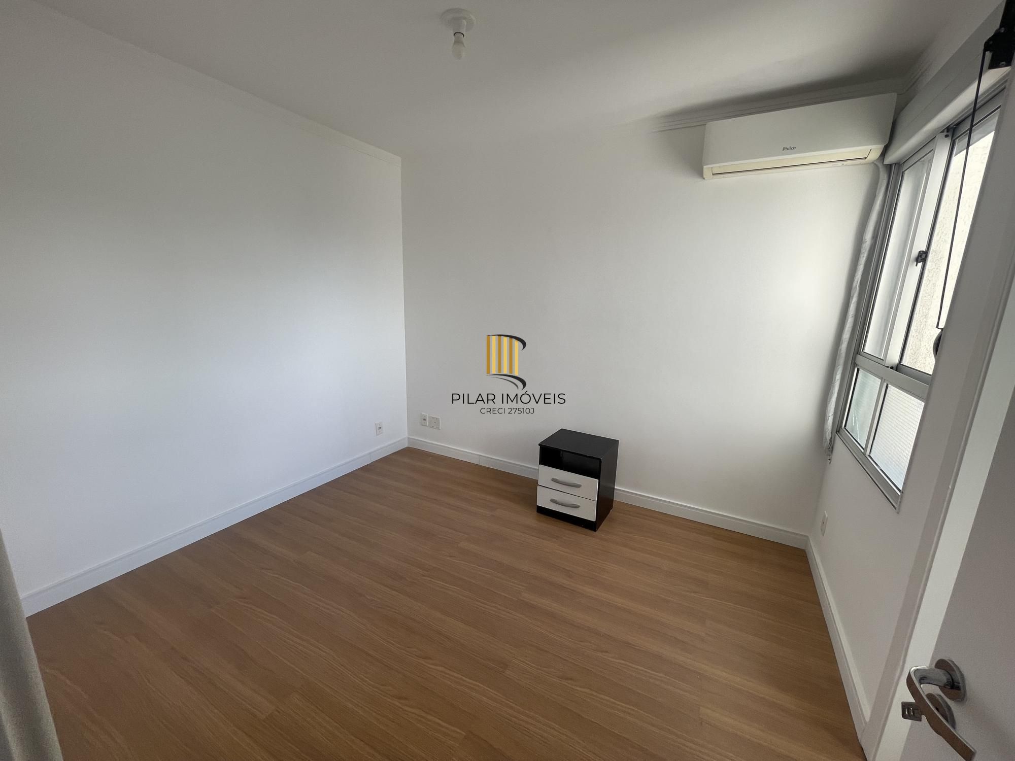 Cobertura semi mobiliada com 3 quartos e 1 vaga de garagem na Rua Sadi Castro.