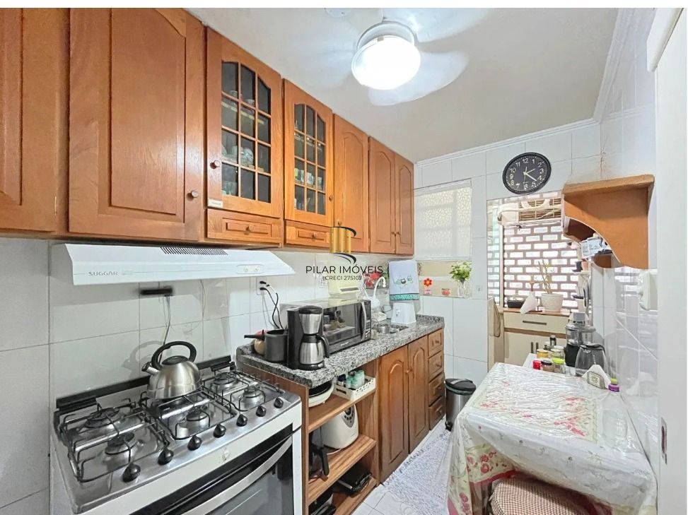 Apartamento térreo com 2 dormitórios no Bairro Menino Deus