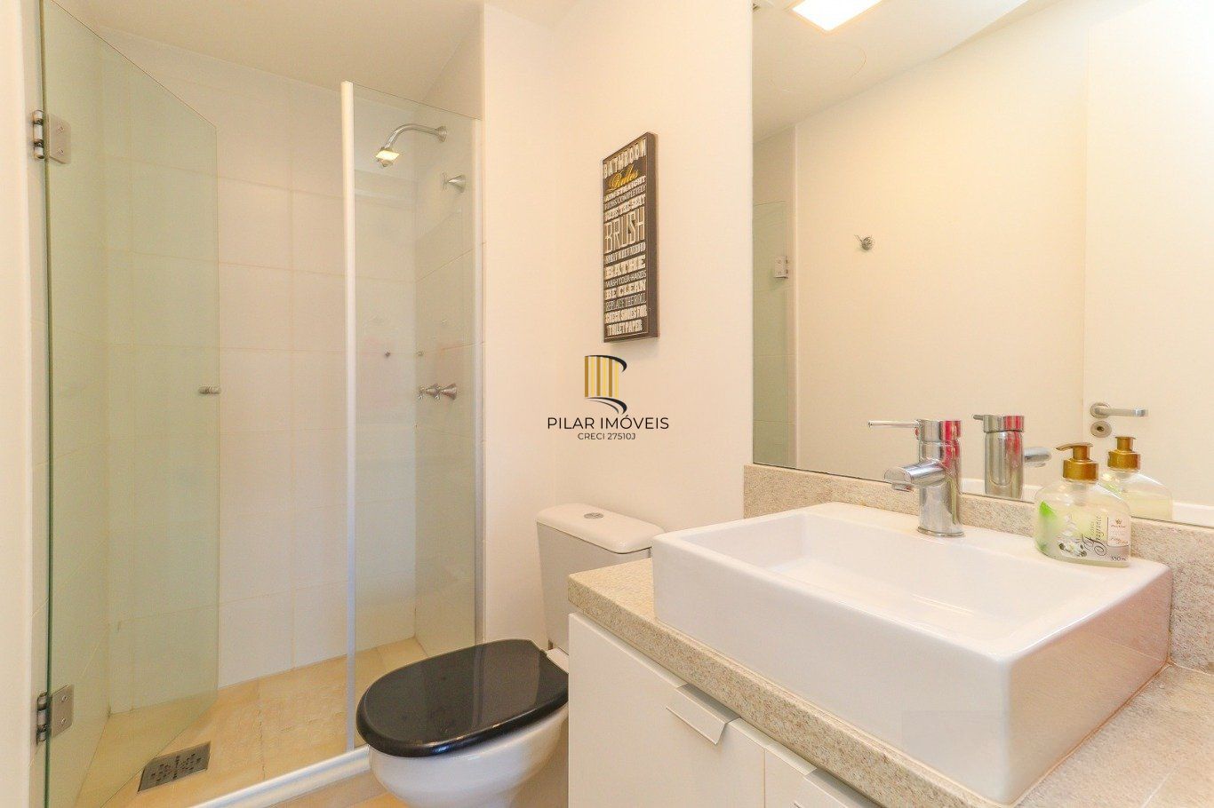 Apartamento de 3 dormitórios e 1 vaga de garagem no bairro Azenha/Porto Alegre.