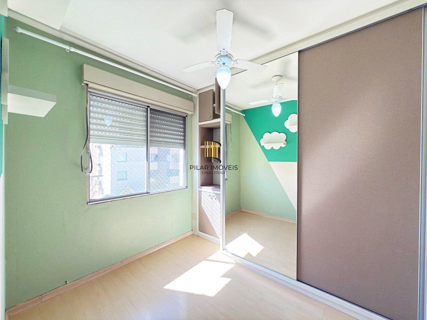 Apartamento com 2 quartos, vaga e elevador  no bairro Sarandi.