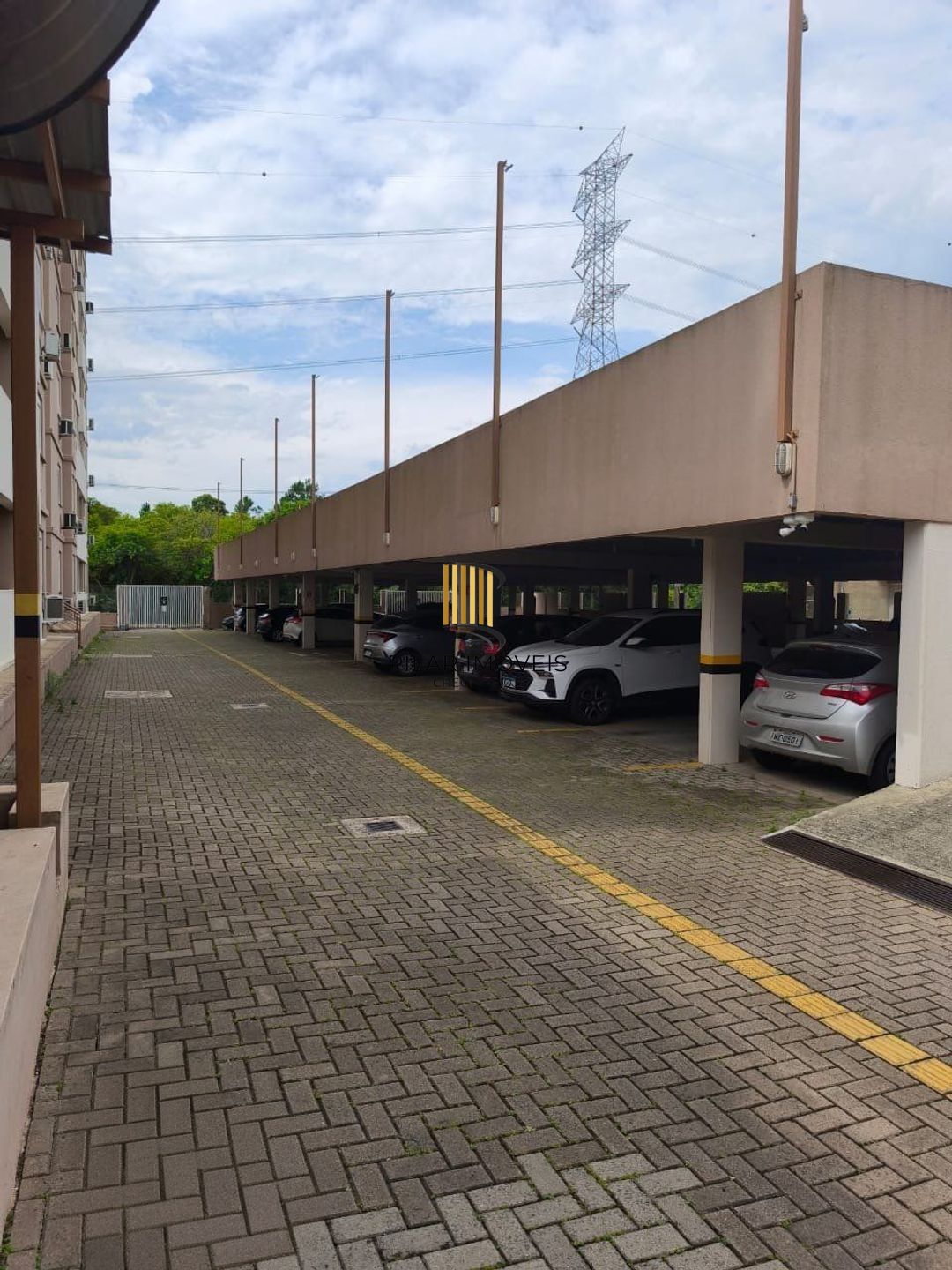 Apartamento de 2 dormitórios, elevador e 1 vaga de garagem em Canoas.