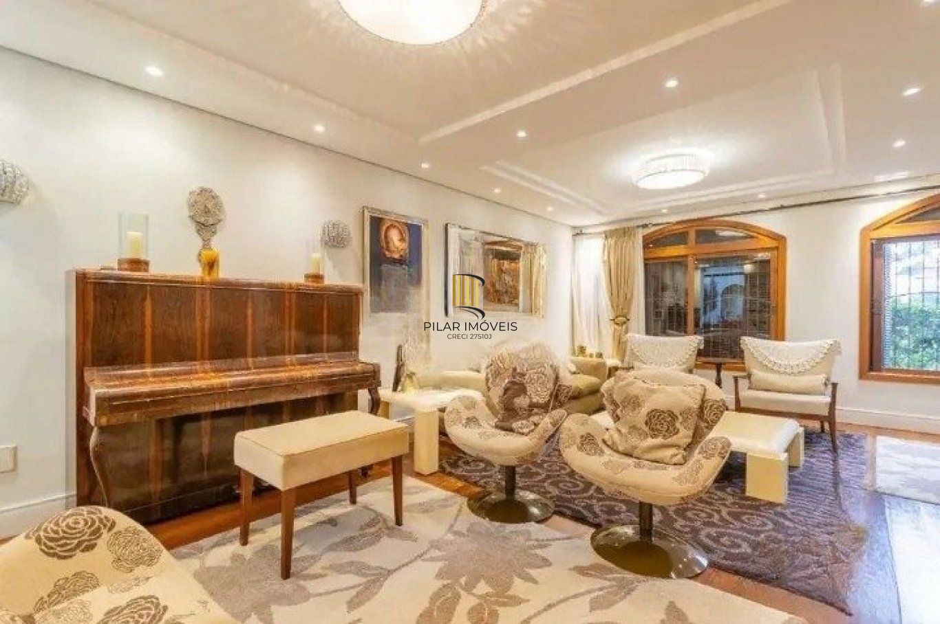 Casa de 3 quartos, piscina, churrasqueira, 7 vagas no bairro Tristeza