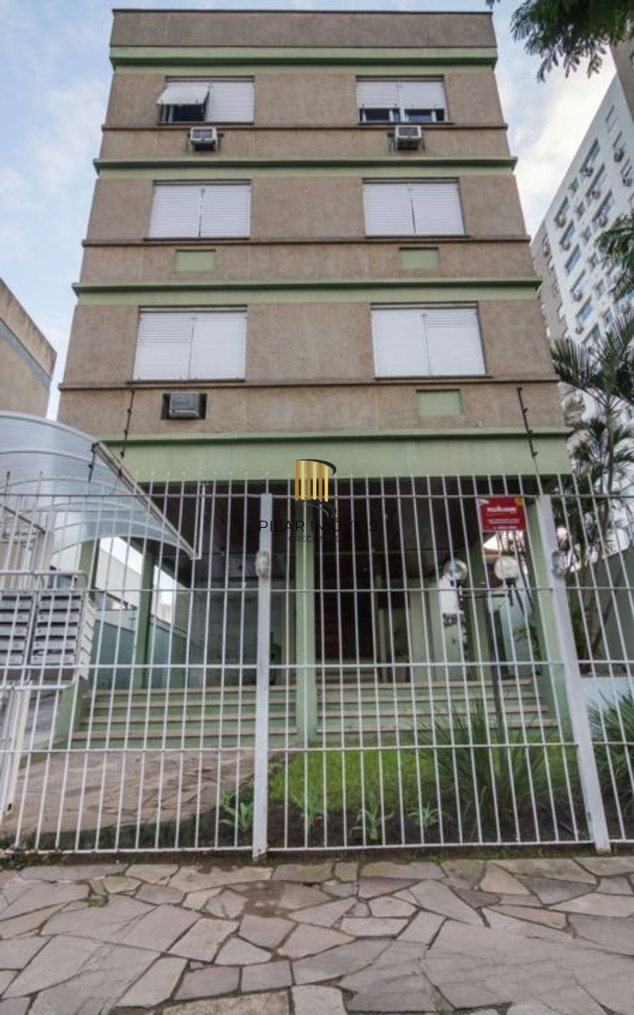 Apartamento com 2 quartos, vaga coberta e sol da manha no bairro Santana