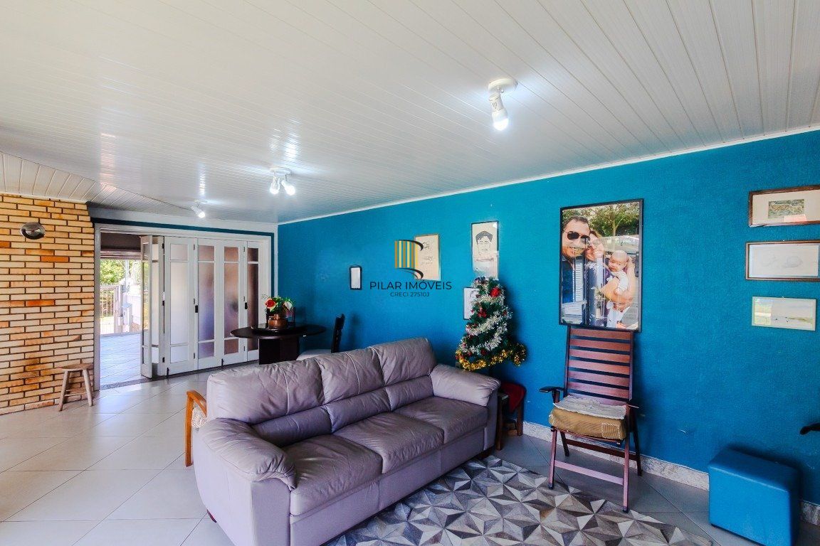 Casa de 4 dormitórios, sendo 1 suíte e 4 vagas de garagem em Canoas.